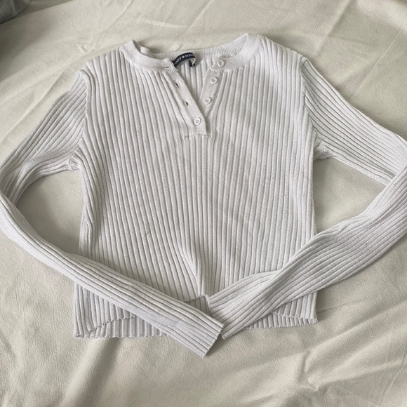 Brandy Melville Sweater - Picture 1 of 4